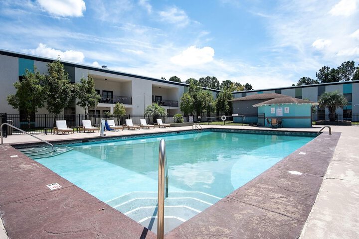 Cottonwood Suites Savannah Hotel & Conference Center