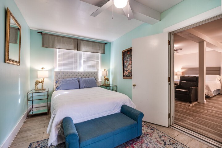 Room 21 of 103