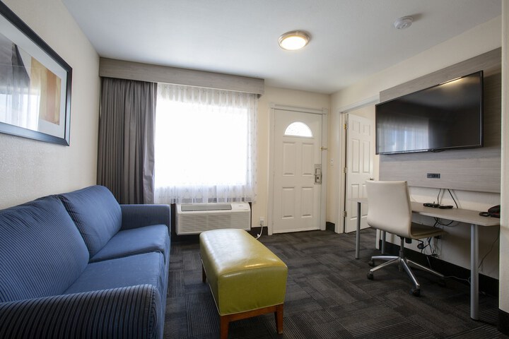 Room 42 of 75