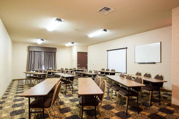 Quality Suites Huntsville Near University