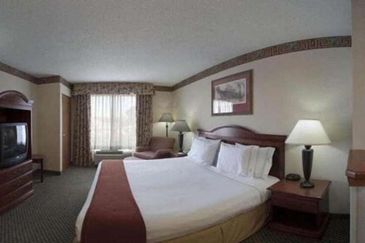 Room 15 of 27
