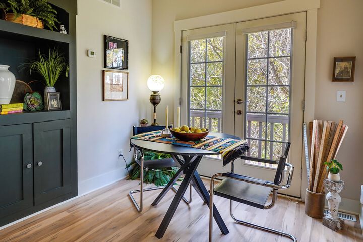 Charming Granville Home w / Porch - Walk Downtown!