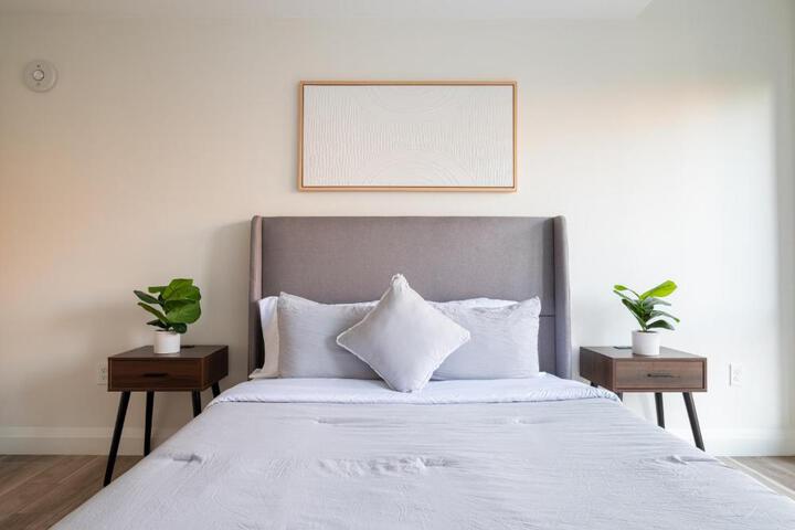 Modern Furnished Apartment in Heart of Quincy