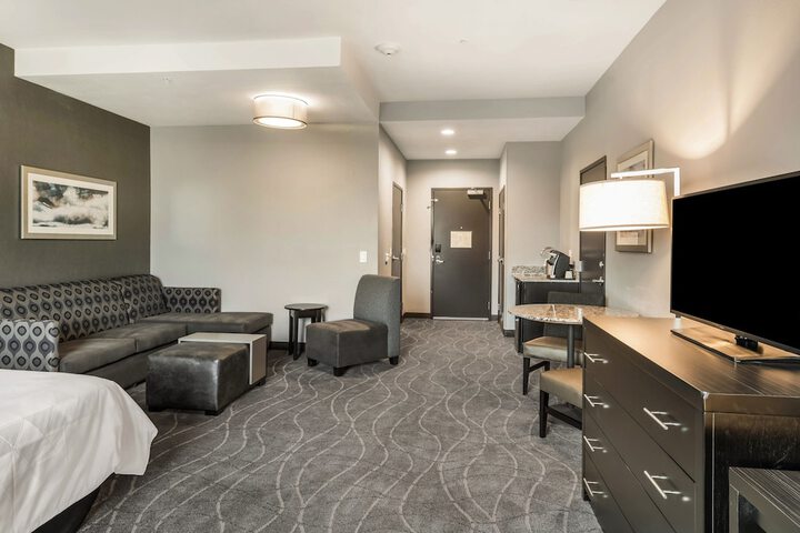Holiday Inn & Suites Silicon Valley - Milpitas by IHG