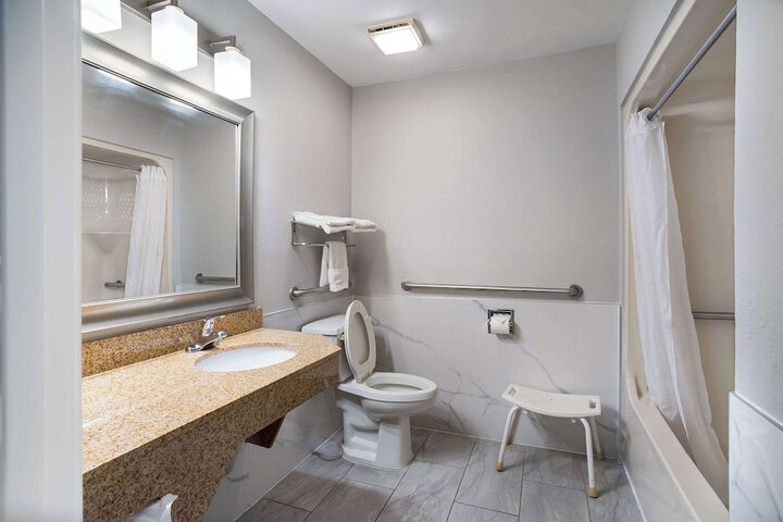 Room 16 of 28