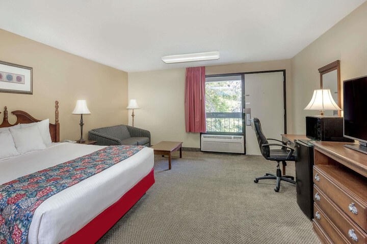 Room 11 of 35