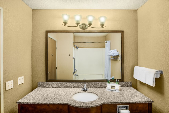 Room 14 of 27