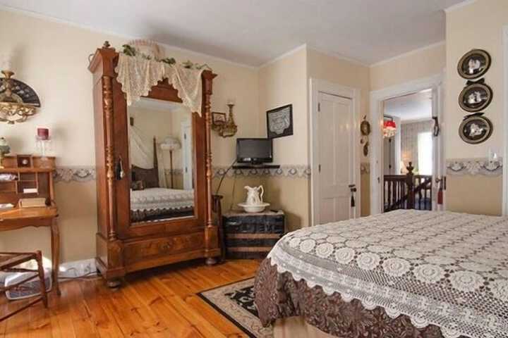 Room 9 of 25