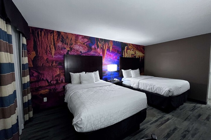 Room 9 of 16