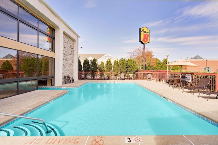 Pool 4 of 15