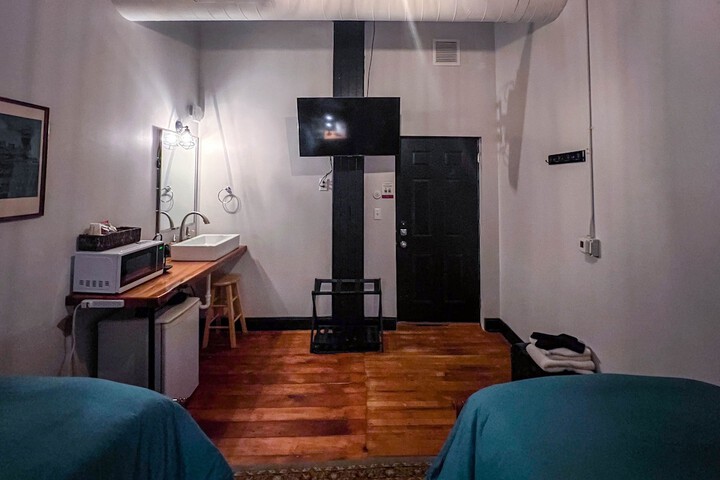 Room 19 of 120