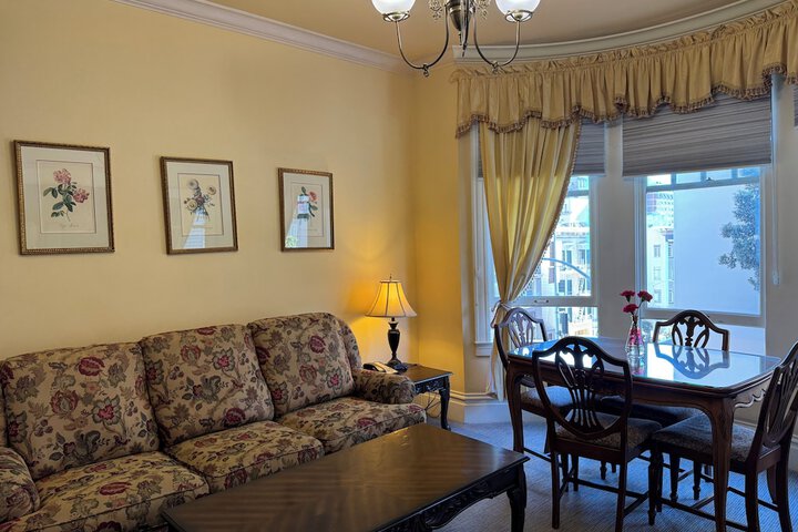 Room 33 of 48