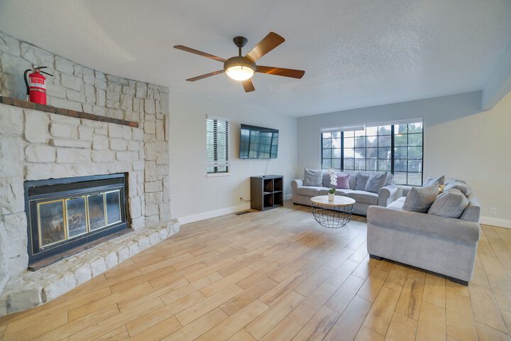 Pet-friendly Hollister Getaway w / Grill!