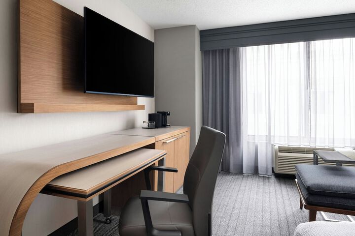 Courtyard by Marriott Charlotte City Center