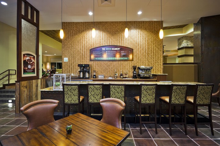 Lounge 56 of 60
