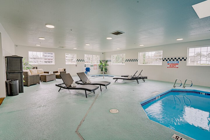 The Ashley Inn & Suites