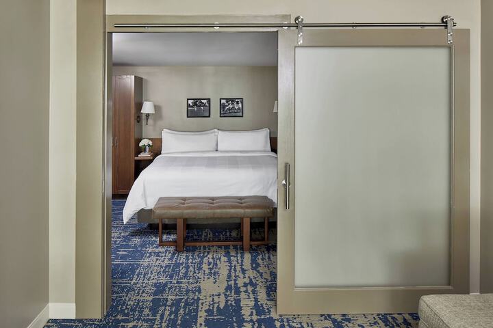 Room 98 of 153