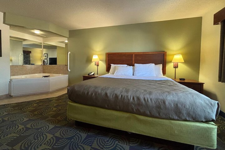 AmericInn by Wyndham Kewanee