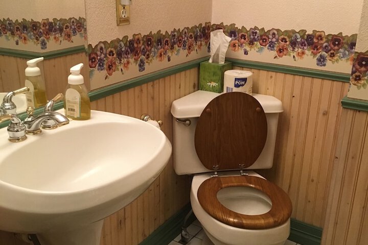 Room 23 of 223