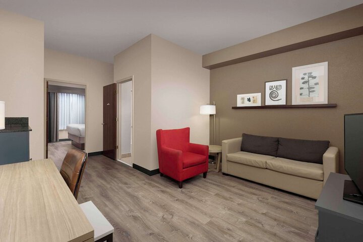 Room 9 of 32