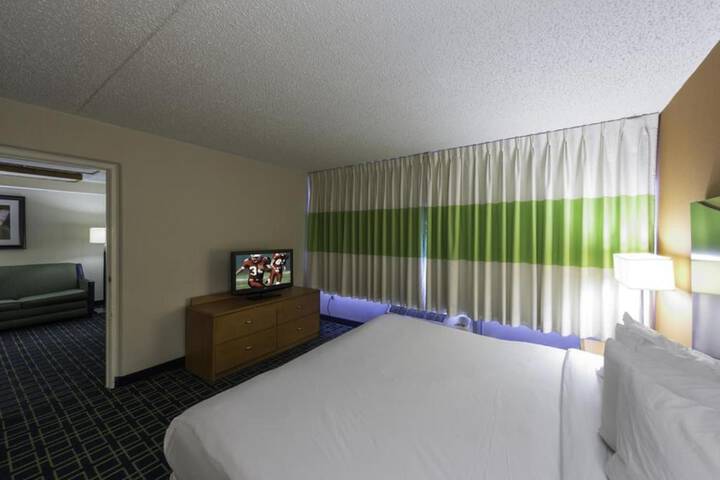 Room 37 of 42