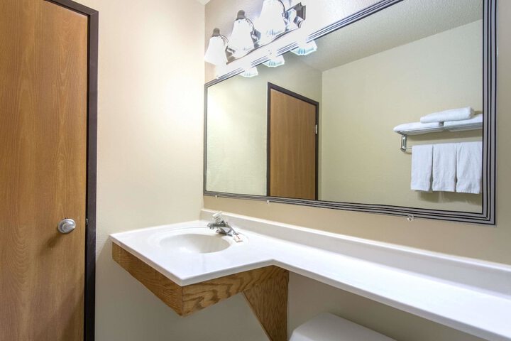 Super 8 by Wyndham Youngstown / Austintown