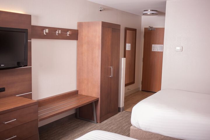 Room 28 of 43
