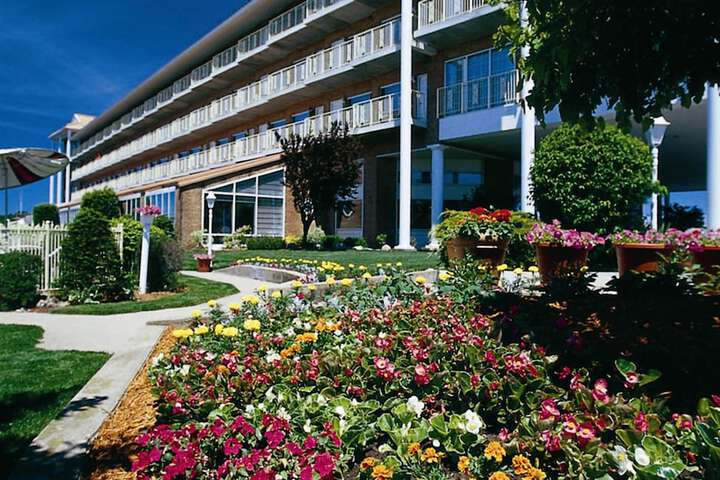 Hotel Exterior 57 of 65