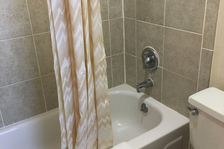 Room 6 of 18