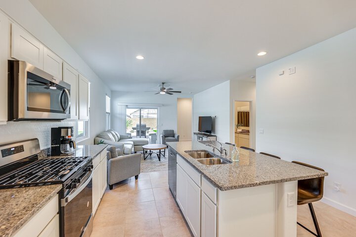 Maricopa Home w / Putting Green & Covered Patio!