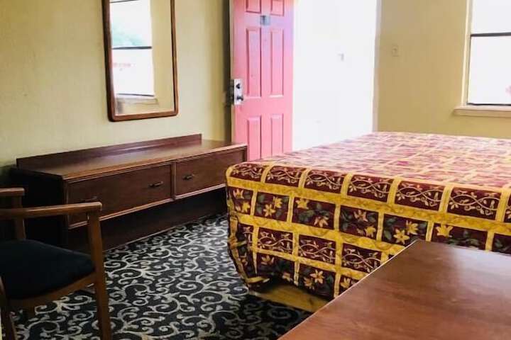Room 6 of 17