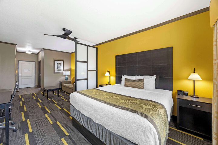 Best Western Plus Emerald Inn & Suites