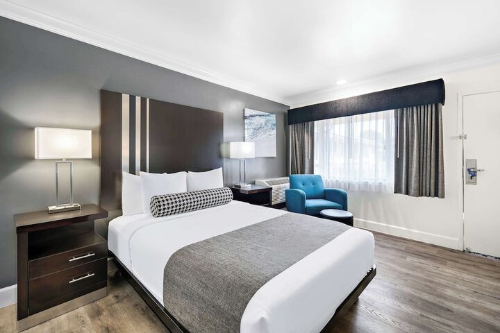 Room 32 of 55
