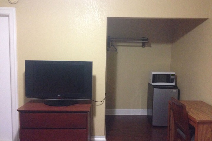 Room 11 of 18