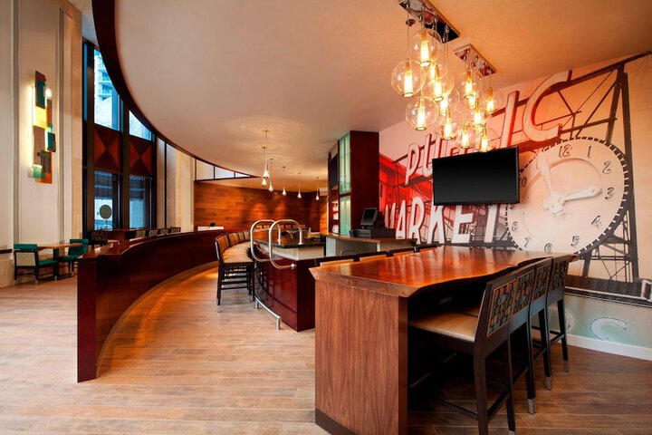 Lounge 90 of 98