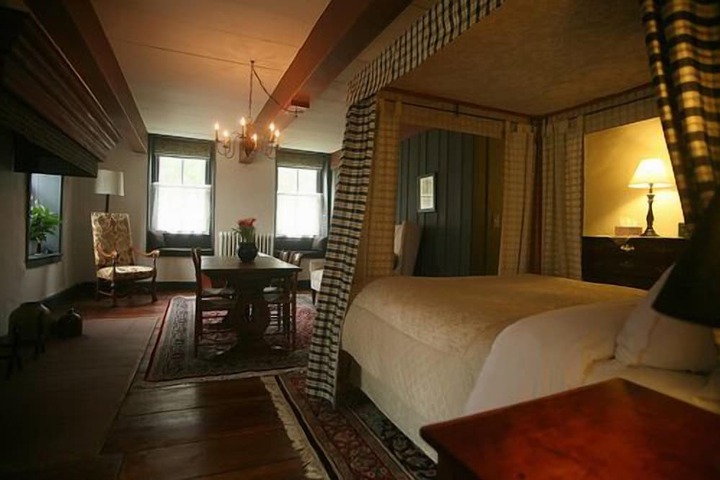 Room 11 of 28