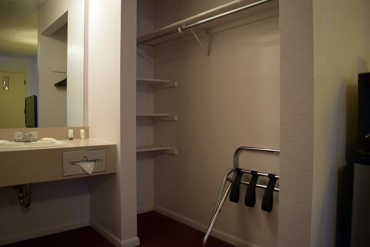 Room 29 of 37