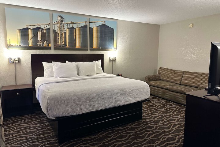 Room 6 of 13