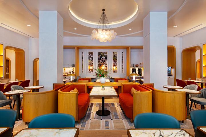 Lounge 146 of 162