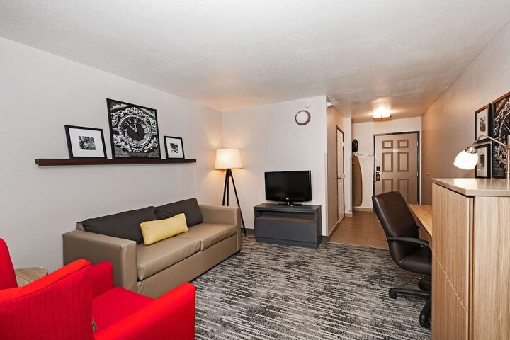 Country Inn & Suites by Radisson Bloomington-Normal Airport, IL