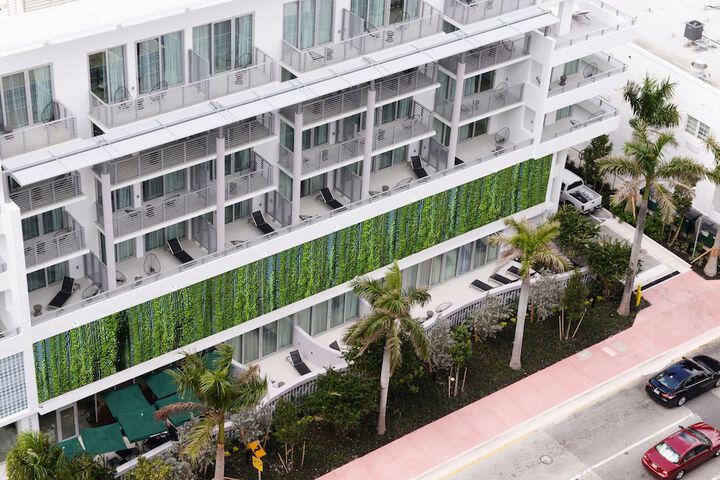 Hotel 4 of 103