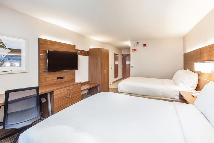 Room 33 of 82