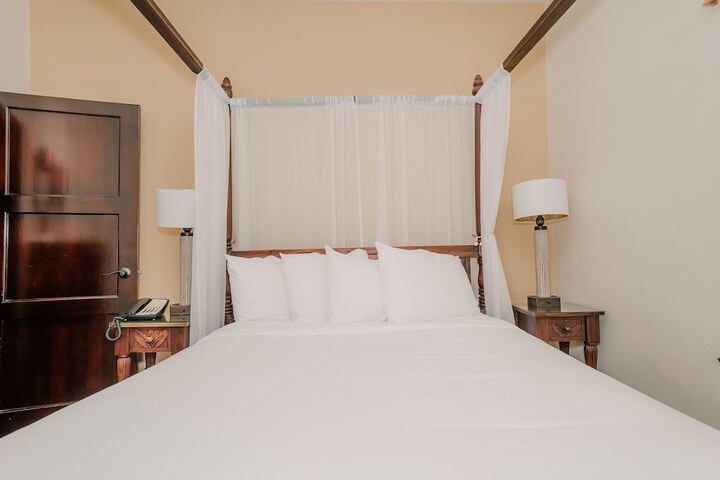 Room 169 of 283