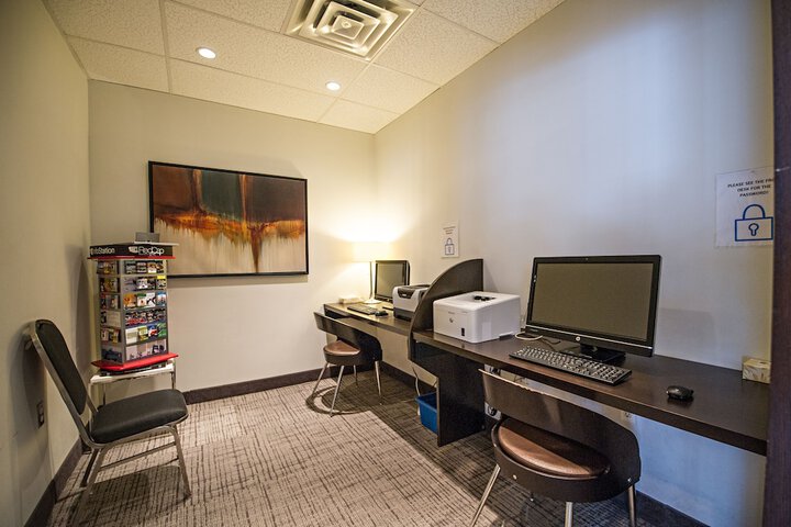 Business Center 67 of 69