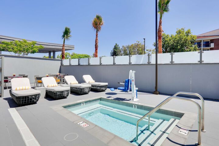 Hampton Inn by Hilton Irvine Spectrum / Lake Forest