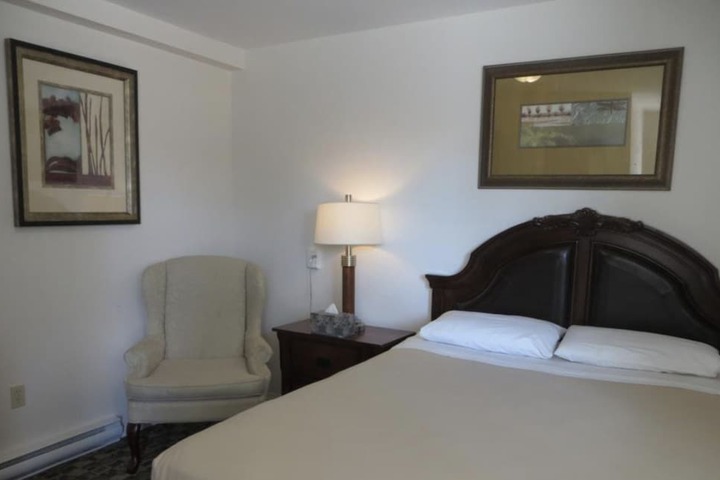 Room 9 of 11