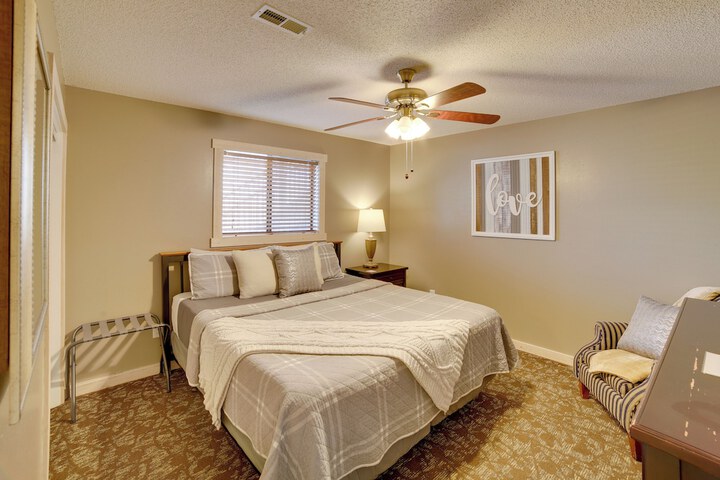 Unwind Fireside: Ozark Mtn Condo w / Resort Perks!
