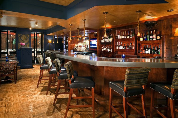 Lounge 42 of 49