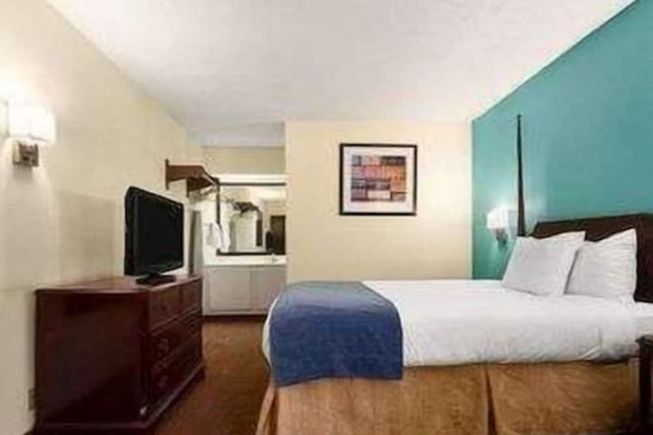 Room 8 of 22