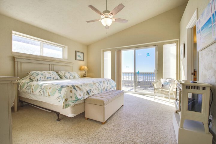 Quiet Waterfront Escape w / Hot Tub & Beach Access!